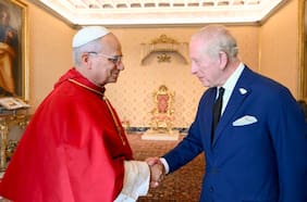 El Papa y el rey Carlos III rezan juntos: un momento histórico