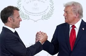 El largo apretón de manos de Trump que incomodó a Macron