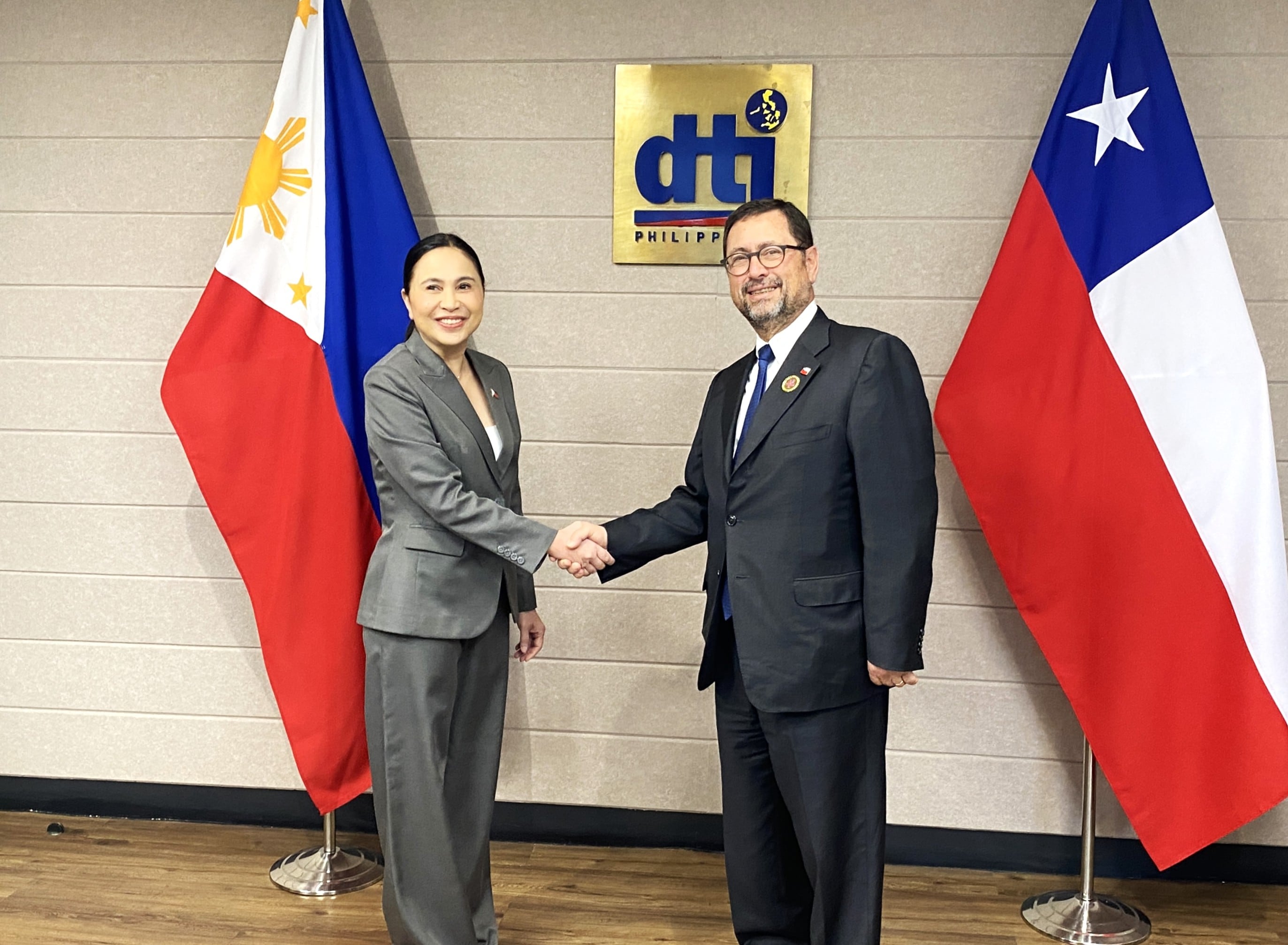 Canciller concluye gira en el Sudeste Asiático tras sellar acuerdo con Filipinas e iniciar negociaciones con Bangladesh