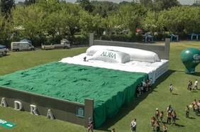 Chillán logra récord Guinness con la cama más grande del mundo
