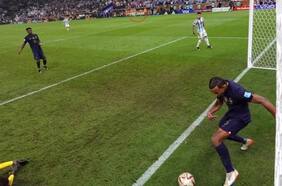 ¿Gol inválido? La prensa francesa reclama que el tercer tanto de Argentina debió ser anulado