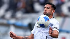 Gustavo Quinteros le abre la puerta de Independiente a Mauricio Isla