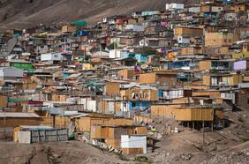 Las negociaciones del gobierno con la FACH para recuperar terrenos en desuso en Santiago, Iquique y Punta Arenas