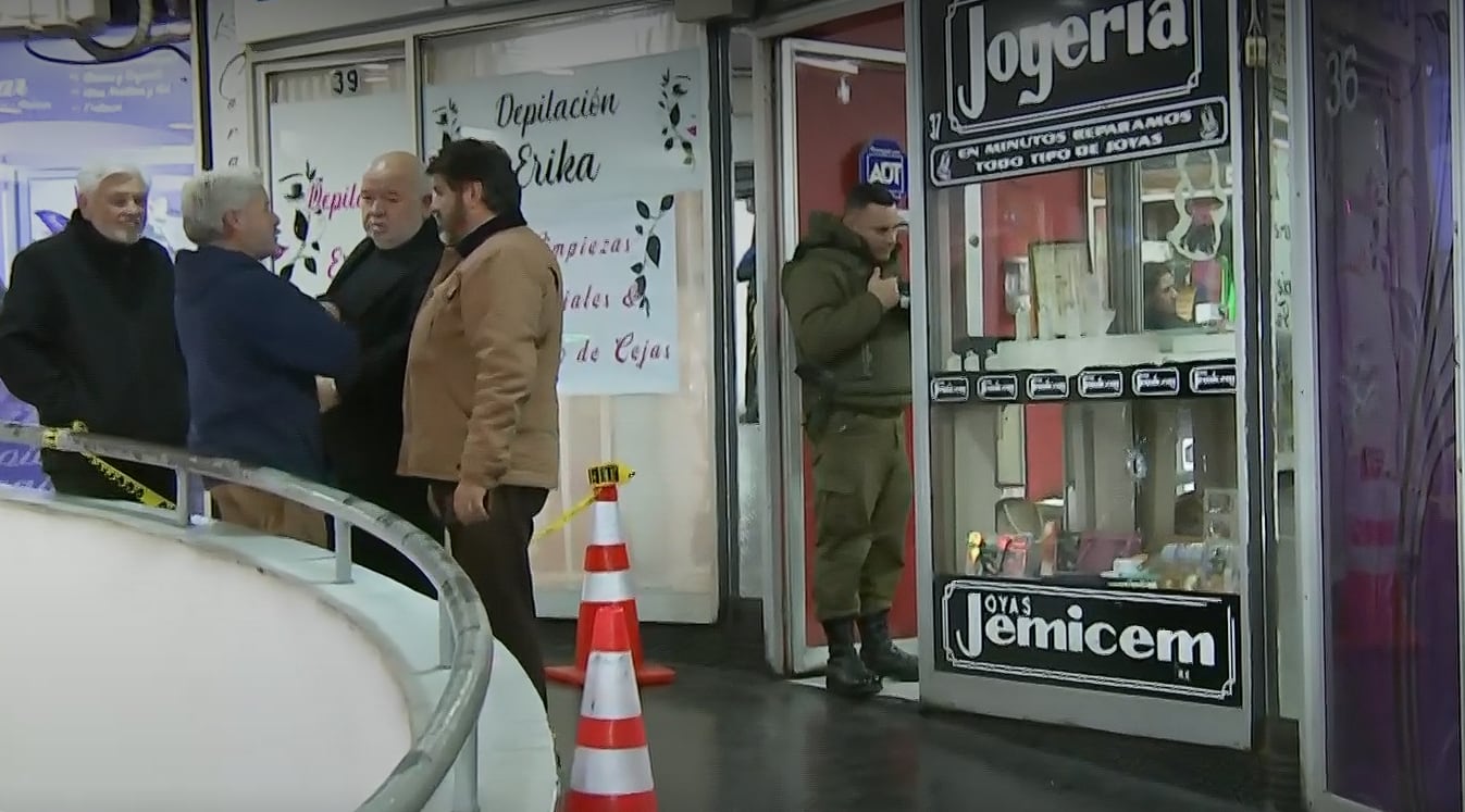 Delincuentes armados asaltan joyería en La Cisterna: indagan vínculo con millonario robo ocurrido el martes