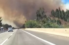 Ruta 68 se mantiene con “corte total” por incendio forestal a la altura del Lago Peñuelas