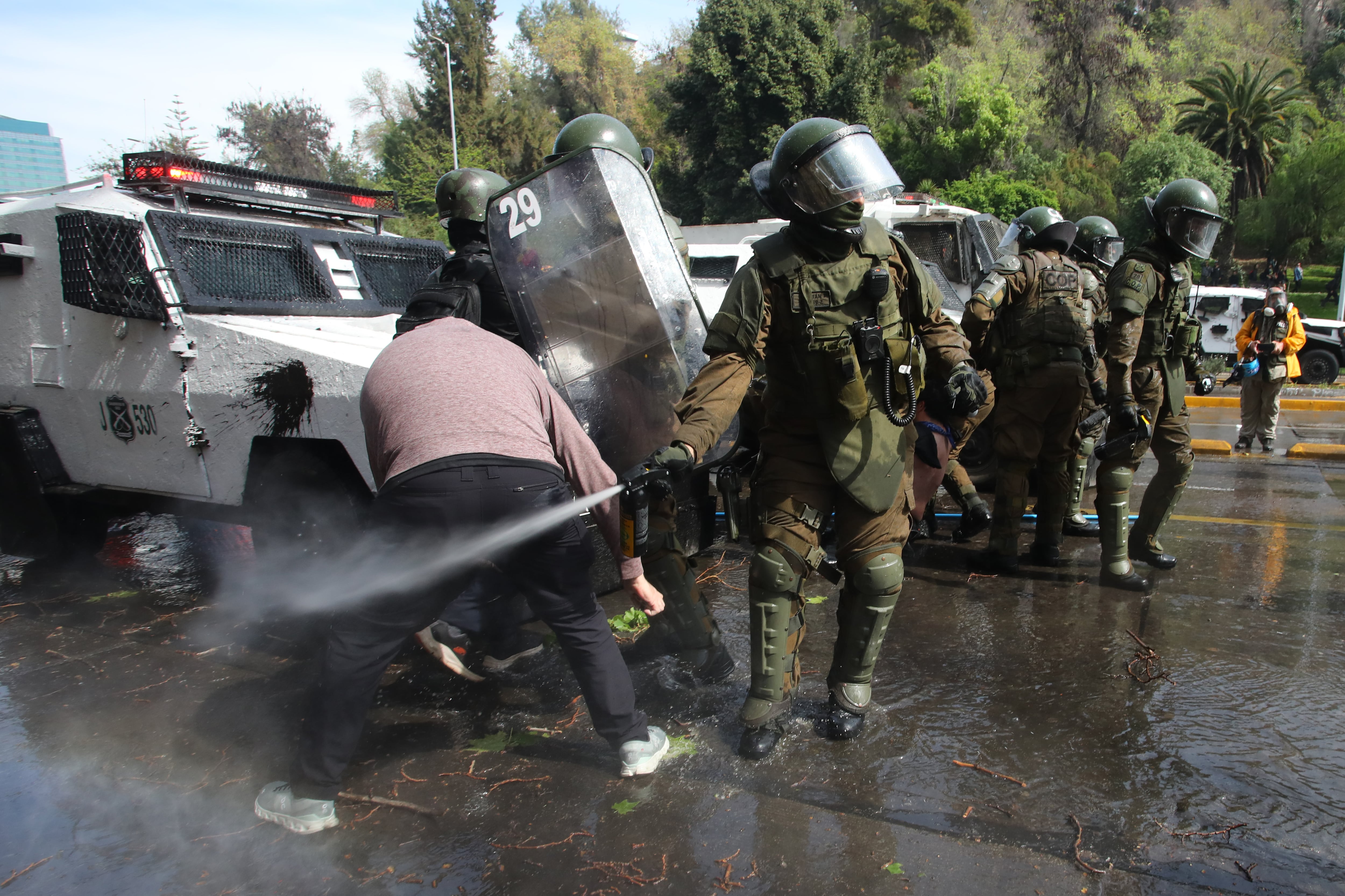 La Confederación de Estudiantes de Chile y organizaciones sociales convocan a paro nacional en Santiago y regiones, en demanda de recursos para la educación pública en el marco de la discusión de la Ley de Presupuesto 2027.
Jonnathan Oyarzun/Aton Chile