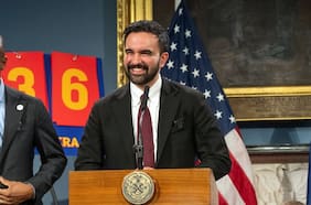 Alcalde de Nueva York firma una orden para limitar el poder del ICE en la ciudad