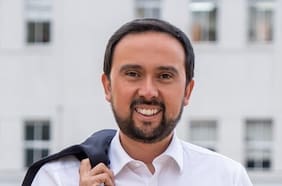 Más que un choque de trenes, un descarrilamiento