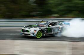 Este Ford Mustang de 900 caballos no deja centímetro sin engomar en Nürburgring