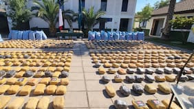 Tres detenidos y casi 2 toneladas de droga decomisada deja procedimiento policial en Pudahuel