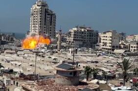 Israel bombardea un edificio de gran altura en Gaza