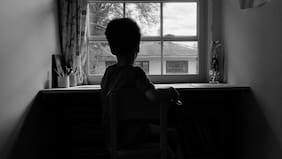 Niñas y niños que se quedan (y cuidan) solos