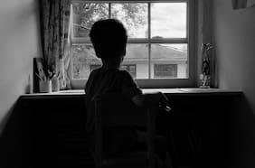 Niñas y niños que se quedan (y cuidan) solos