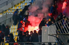La violencia vuelve a ganar: las barras obligan a suspender el duelo entre Everton y la U por la Copa Chile