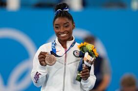 La sonrisa más esperada de Tokio: Simone Biles vence a sus miedos y consigue el bronce en la viga de equilibrio