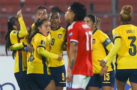 Tras un pase de Tiane Endler: el error de Nayadet López Opazo en la apertura de la cuenta de Ecuador ante la Roja