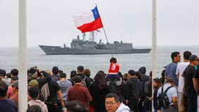 Escuadra Nacional retorna a Valparaíso con desfile naval tras dos meses de operaciones en la zona austral