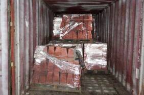 Una compañía de trading compró cobre y, en su lugar, obtuvo rocas pintadas