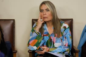 Alcaldesa de Quilpué acusa “ausencia del Estado” y “soberbia” del gobierno tras el megaincendio de 2024