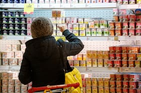 Encuesta revela qué prefiere la gente, si el precio o la marca