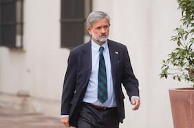 Alejandro Irarrázaval entra a la arena política y estrena citas con partidos