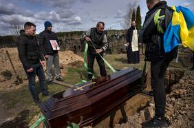 Ministerio del Interior de Ucrania confirma la identificación de más de 720 cuerpos en la región de Kiev