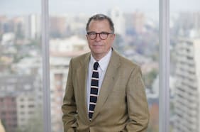 Sebastián Edwards: “El programa escueto que presentó Jara es extremadamente parecido al de Salvador Allende”