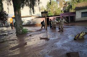 Región de Atacama: precipitaciones en Alto del Carmen dejan al menos a 100 personas aisladas