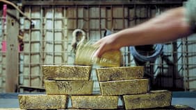 El oro extiende su corrección y ahora la onza se acerca al piso de los US$ 4.000