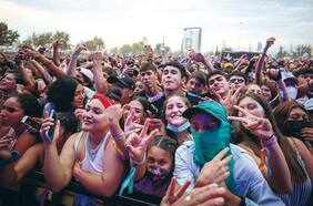 Lollapalooza Día 2: festival desata el fervor con shows juveniles y sigue poniendo a prueba el Parque Bicentenario de Cerrillos