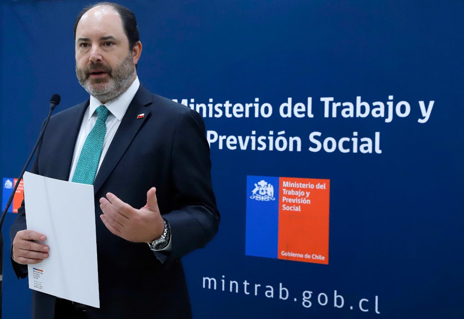 Ministro Rau defiende el crédito tributario al empleo, pero se abre a "focalizar" la medida