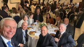 Cadem: aprobación de Kast baja al 40% y un 62% rechaza almuerzo con excompañeros en La Moneda