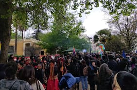 Pueblos originarios marchan en Santiago con consignas sobre Ley Lafkenche, estado de excepción y extractivismo