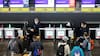 Detienen a dos mujeres en el aeropuerto de Santiago por fraude con tarjetas de crédito: iban a tomar un vuelo a Madrid