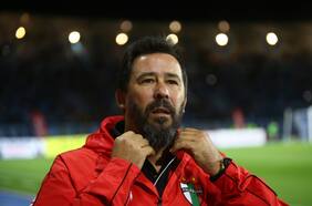 “No se vuelve loco viendo 10 partidos por día”: el particular método de Vitamina Sánchez que agiganta a Palestino en la Copa Libertadores