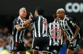 El premio de consuelo de Eduardo Vargas: Turboman se inscribe en la historia por su gol en la final de la Libertadores