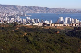 Las reservadas tratativas entre Bienes Nacionales y la Armada para recuperar el fundo naval Las Salinas en Viña del Mar y dos terrenos en Valparaíso