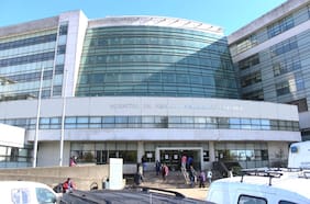 Contraloría deriva a la justicia anomalías en Hospital de Temuco: padre e hijo médicos enviaban pacientes a su centro