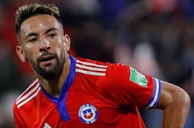 Mauricio Isla y Jean Meneses dan positivo por Covid-19 y se pierden el duelo ante Argentina