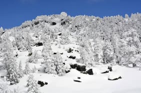 El ingenioso método de un montañista perdido para ser encontrado en la nieve