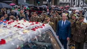 En funeral del último mártir de Carabineros: Kast pide al Congreso celeridad en proyectos de seguridad