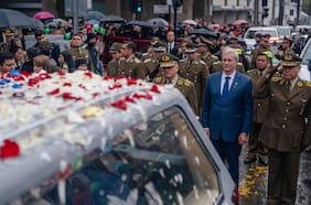 En funeral del último mártir de Carabineros: Kast pide al Congreso celeridad en proyectos de seguridad