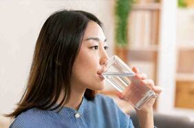 Así es el método japonés para bajar de peso tomando agua