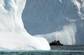 No solo el cambio climático: Estudio determinó cómo el turismo y la investigación científica dañan y contribuyen a derretir la Antártica