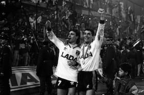 Otra camiseta de Colo Colo 91 a subasta: la delicada situación que lleva a rematar histórica prenda de Eduardo Vilches