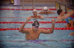 Sueños de niñez: el nadador Eduardo Cisternas clasifica a los Juegos Olímpicos con 17 años
