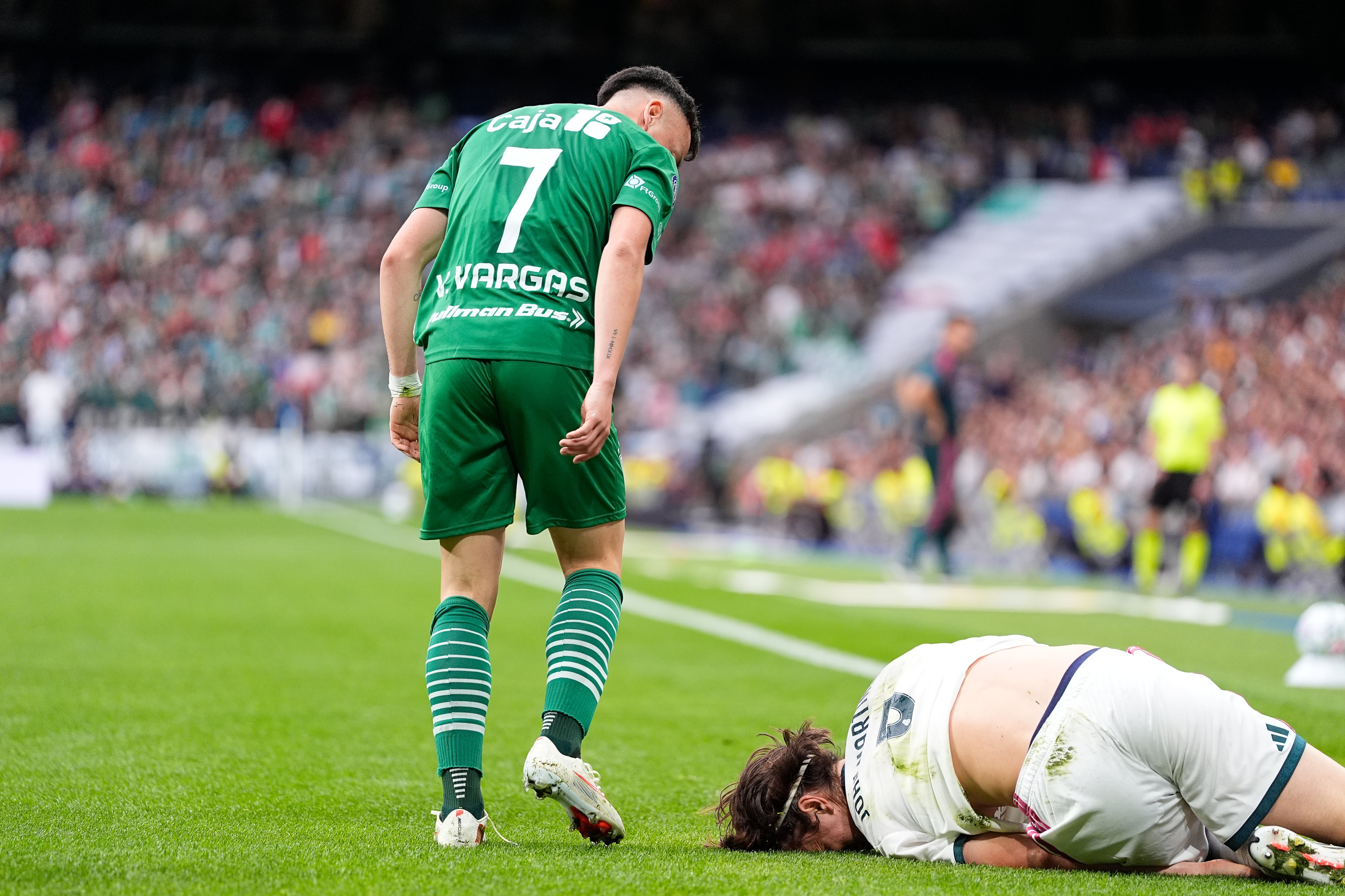 “Club de delincuentes”: prensa española le da duro a Santiago Wanderers por sus expulsiones ante el Real Madrid