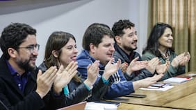 Martínez busca la reelección en el FA: apunta a “resistir” al gobierno de Kast y “retomar” el Ejecutivo en 2030