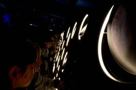 En víspera del eclipse total más de 50 residencias Sename recibieron material educativo y kits de astronomía