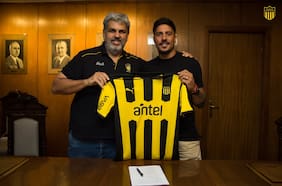 Peñarol se inspira en Volver al Futuro para anunciar a Cachila Arias como refuerzo
